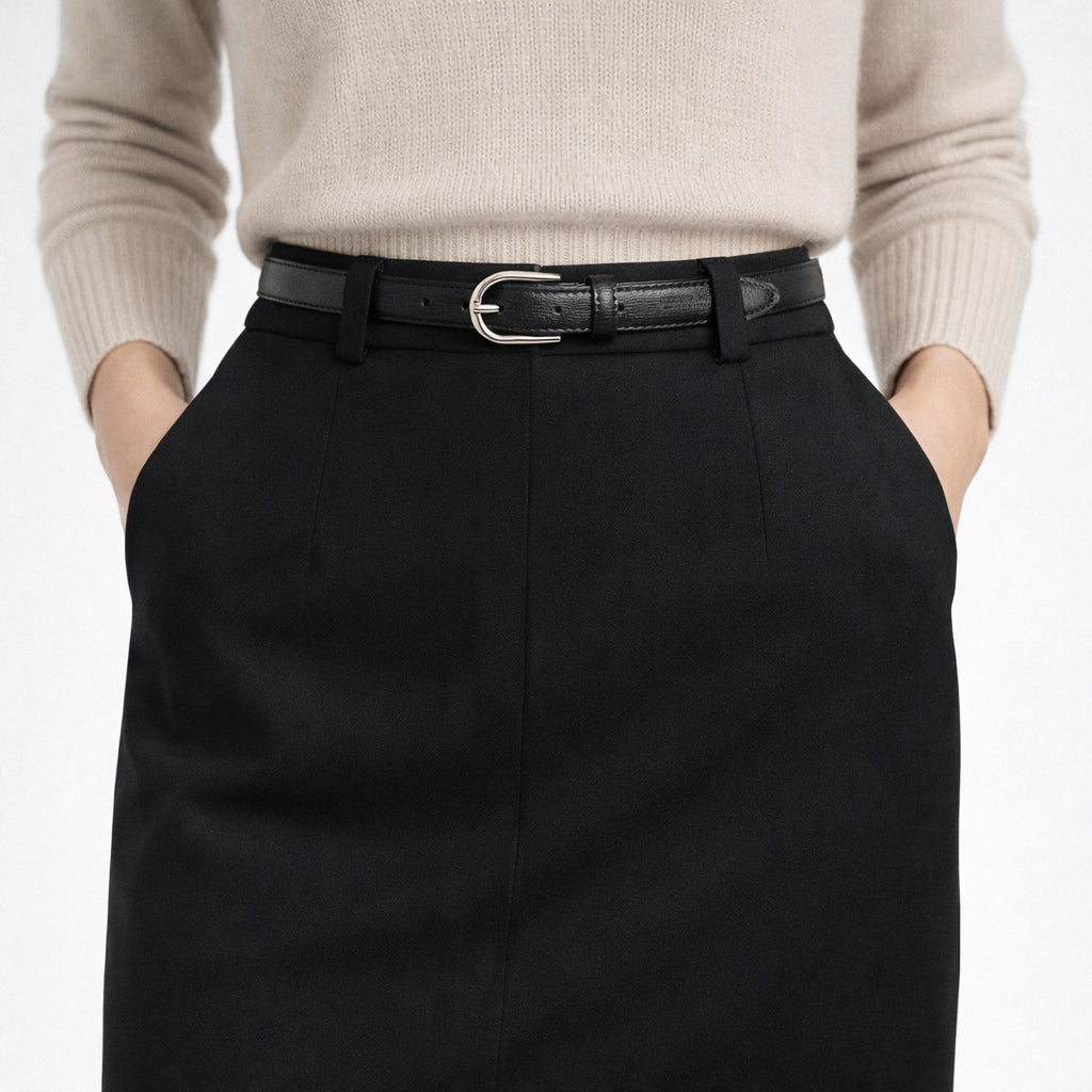 RB4016A | Women's Belt Made in Italy in Genuine Saffiano Leather. Polished Silver Buckle. Color: Black. Dimensions: 115 x 2.5 x 0.5 cm (waistline 100 cm)